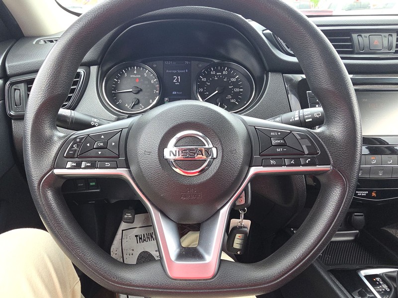 Nissan Rogue Vehicle Full-screen Gallery Image 14