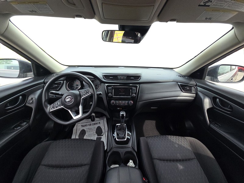 Nissan Rogue Vehicle Full-screen Gallery Image 15