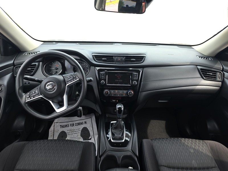 Nissan Rogue Vehicle Full-screen Gallery Image 16
