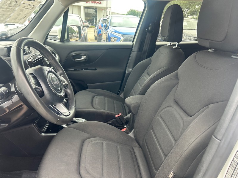 Jeep Renegade Vehicle Full-screen Gallery Image 09
