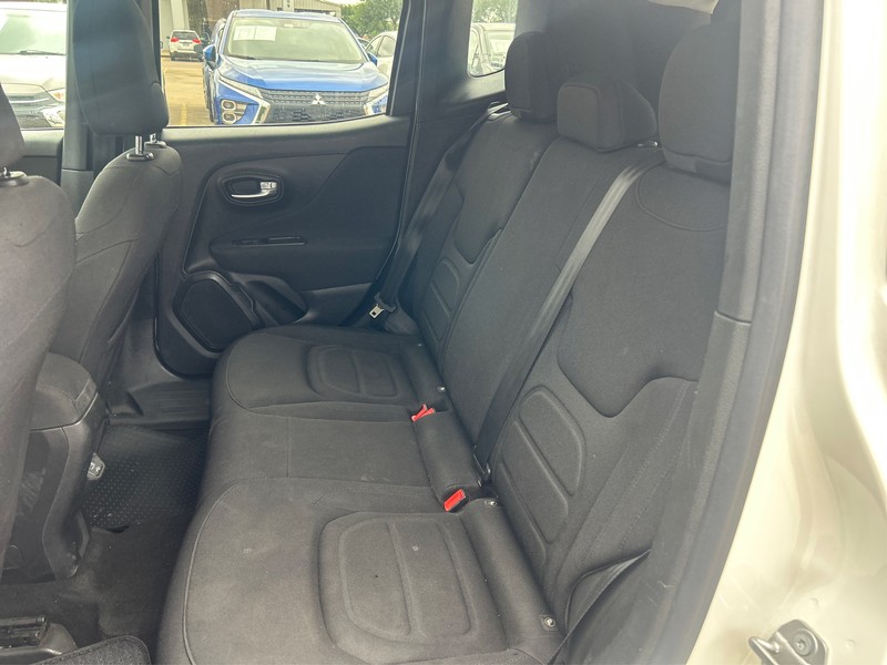 Jeep Renegade Vehicle Full-screen Gallery Image 10