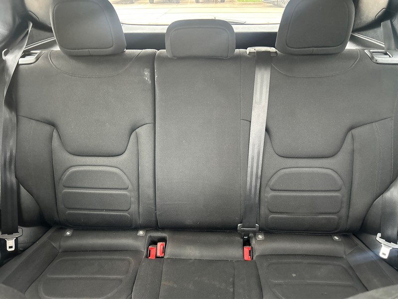 Jeep Renegade Vehicle Full-screen Gallery Image 11