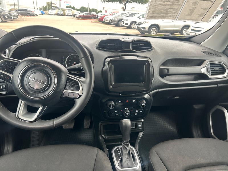 Jeep Renegade Vehicle Full-screen Gallery Image 12