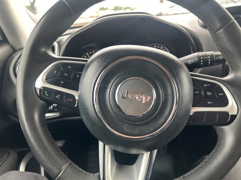 Jeep Renegade Vehicle Full-screen Gallery Image 14