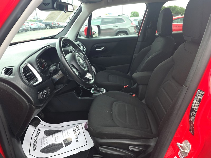 Jeep Renegade Vehicle Full-screen Gallery Image 09