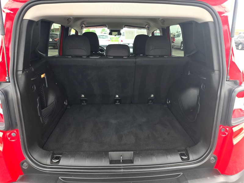 Jeep Renegade Vehicle Full-screen Gallery Image 11