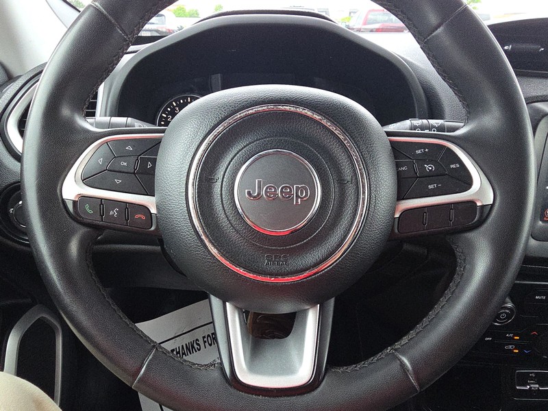 Jeep Renegade Vehicle Full-screen Gallery Image 14