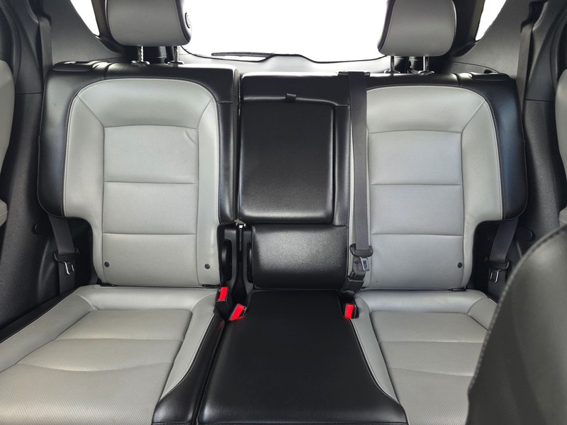 Chevrolet Equinox Vehicle Full-screen Gallery Image 13