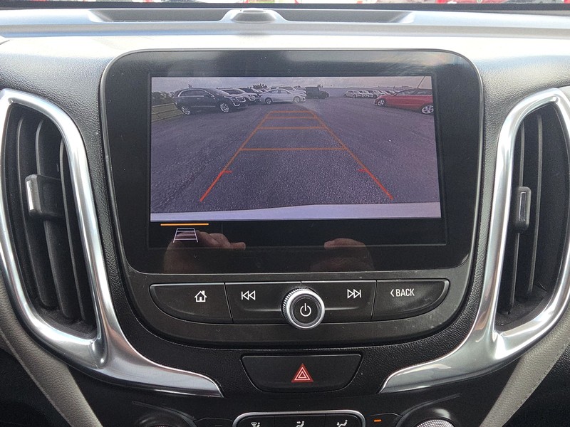 Chevrolet Equinox Vehicle Full-screen Gallery Image 17