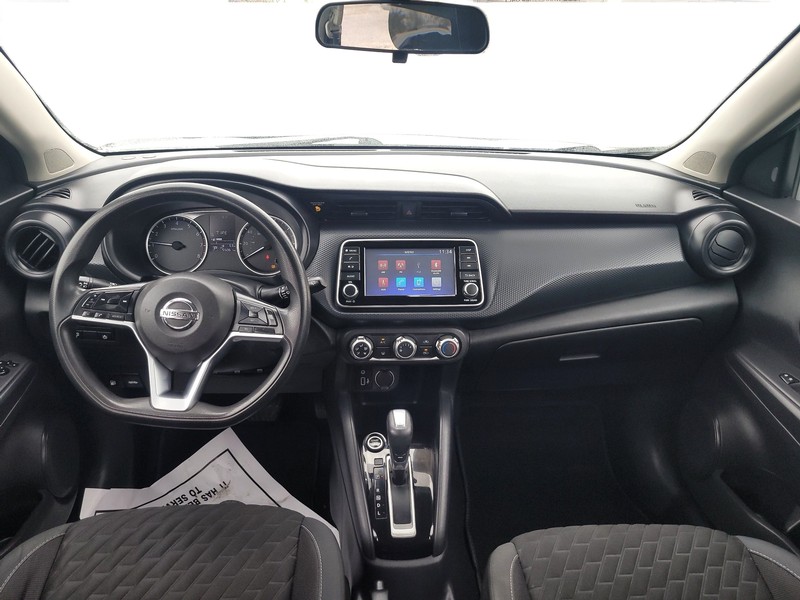 Nissan Kicks Vehicle Full-screen Gallery Image 16