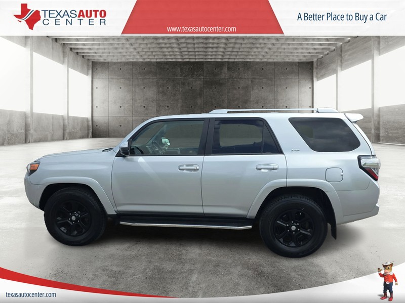 Toyota 4Runner Vehicle Full-screen Gallery Image 02