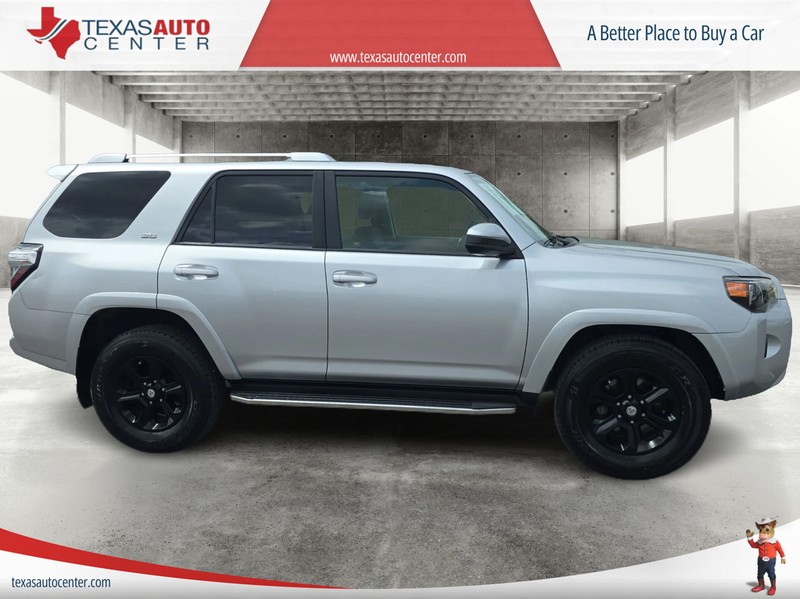 Toyota 4Runner Vehicle Full-screen Gallery Image 03
