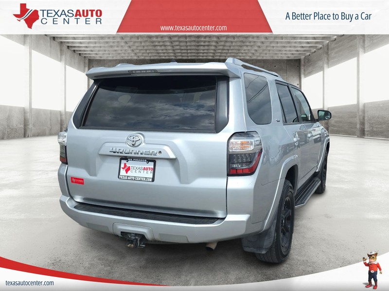 Toyota 4Runner Vehicle Full-screen Gallery Image 05