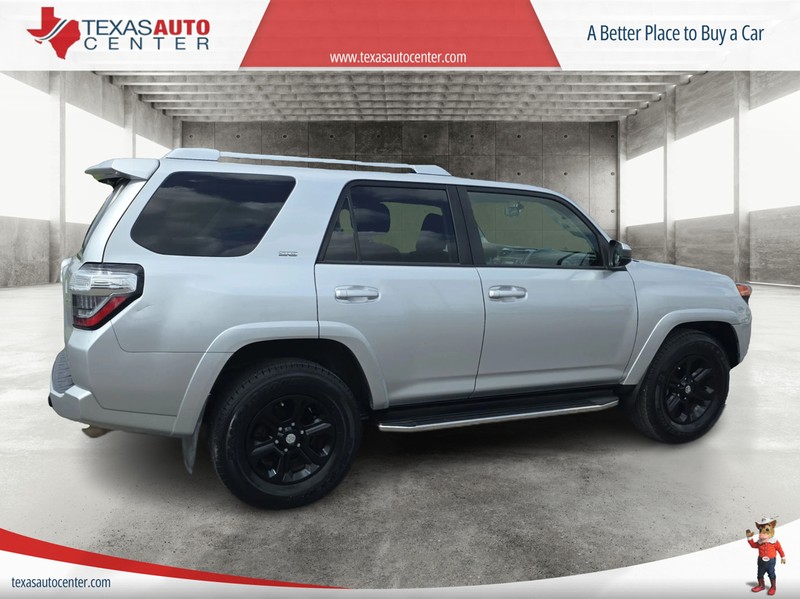 Toyota 4Runner Vehicle Full-screen Gallery Image 06