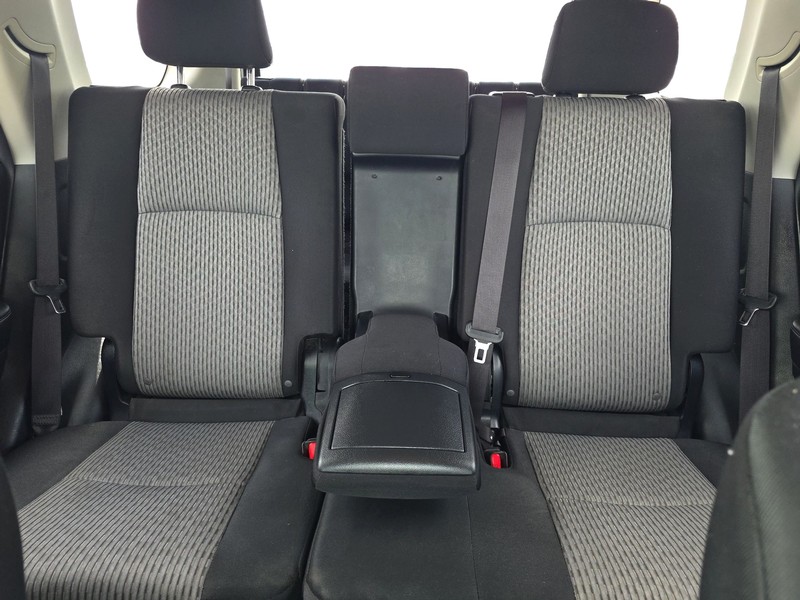 Toyota 4Runner Vehicle Full-screen Gallery Image 12