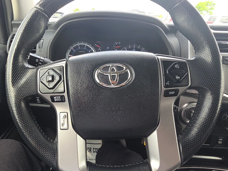 Toyota 4Runner Vehicle Full-screen Gallery Image 13