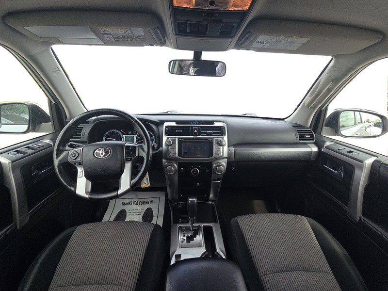 Toyota 4Runner Vehicle Full-screen Gallery Image 14