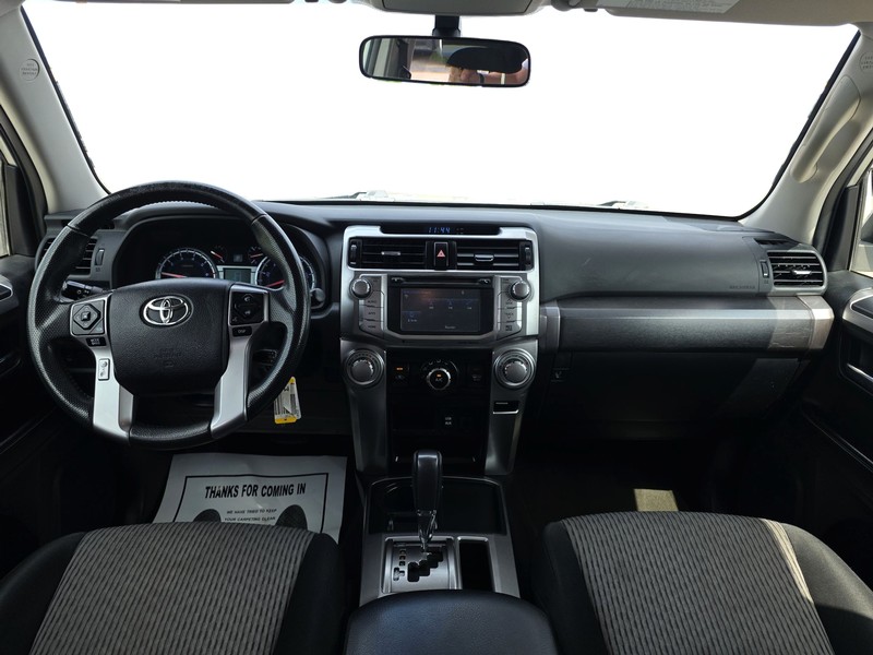 Toyota 4Runner Vehicle Full-screen Gallery Image 15