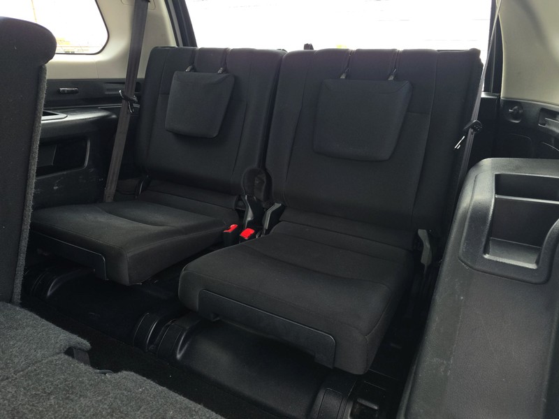 Toyota 4Runner Vehicle Full-screen Gallery Image 17