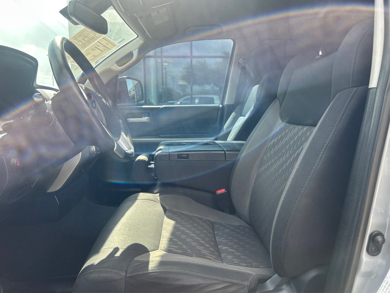 Toyota Tundra 2WD Vehicle Full-screen Gallery Image 9