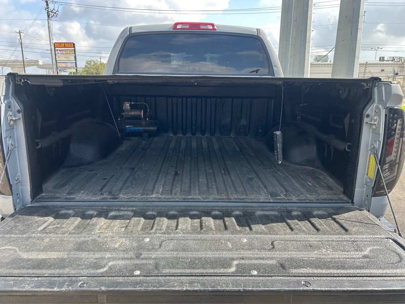 Toyota Tundra 2WD Vehicle Full-screen Gallery Image 11