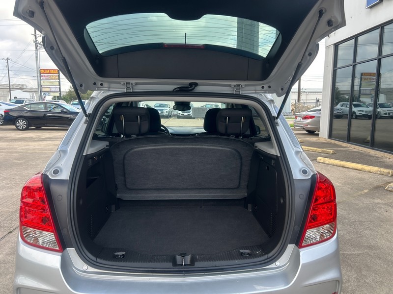 Chevrolet Trax Vehicle Full-screen Gallery Image 10