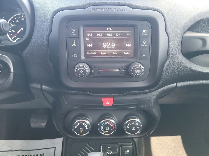 Jeep Renegade Vehicle Full-screen Gallery Image 12