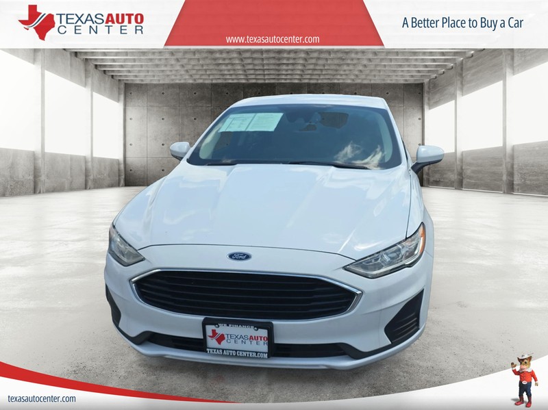 Ford Fusion Vehicle Full-screen Gallery Image 03