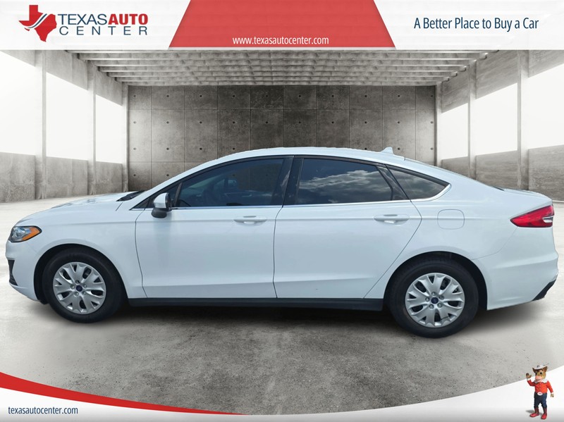 Ford Fusion Vehicle Full-screen Gallery Image 05