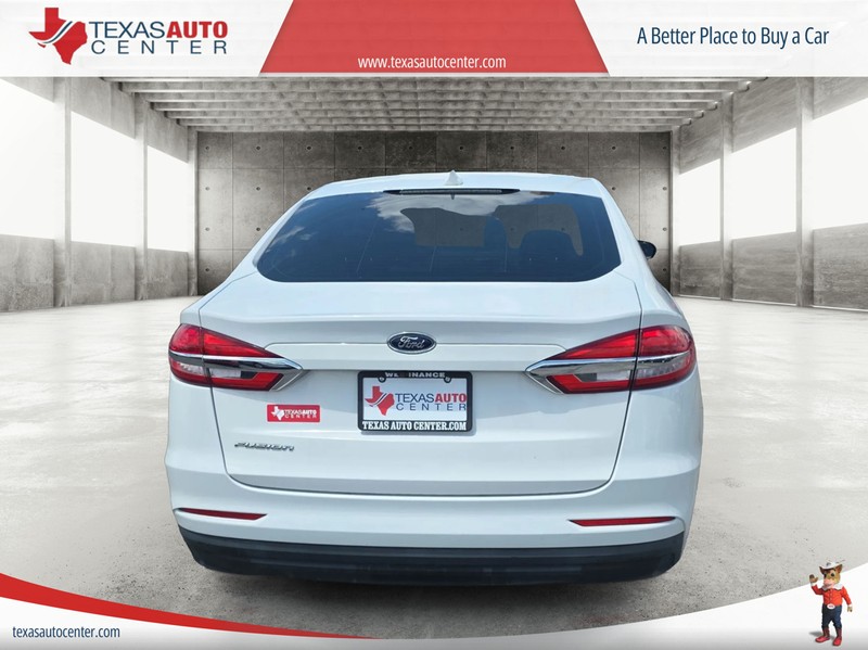 Ford Fusion Vehicle Full-screen Gallery Image 06