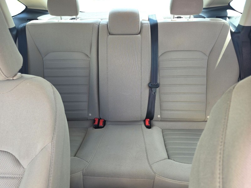 Ford Fusion Vehicle Full-screen Gallery Image 12