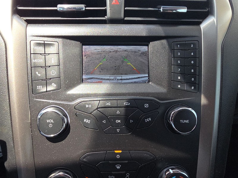 Ford Fusion Vehicle Full-screen Gallery Image 16
