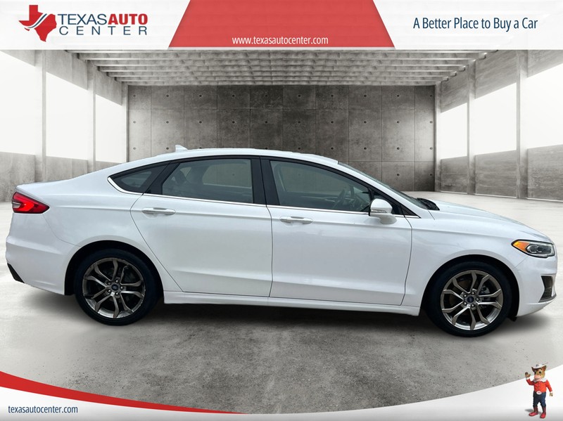 Ford Fusion Vehicle Full-screen Gallery Image 04