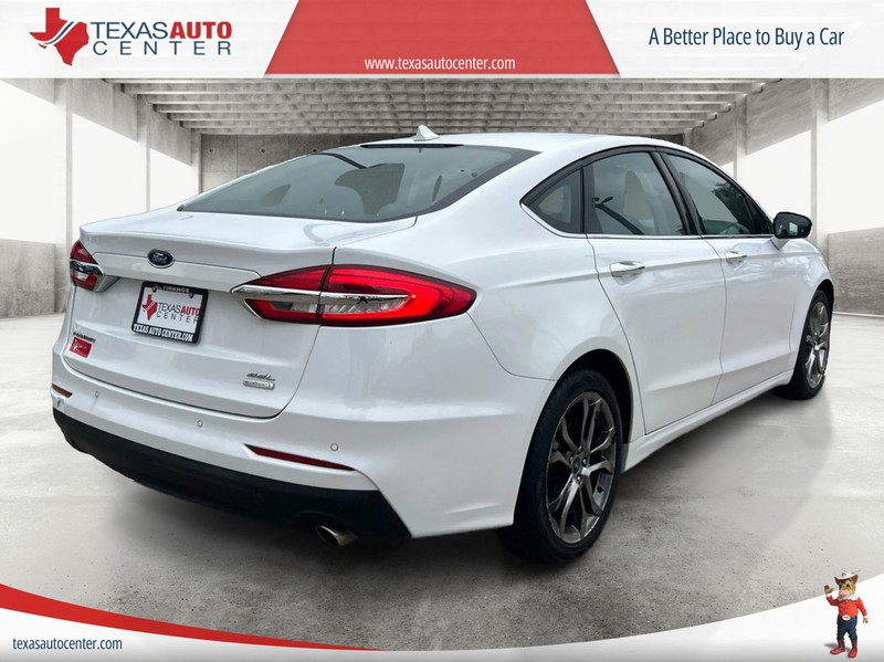 Ford Fusion Vehicle Full-screen Gallery Image 07