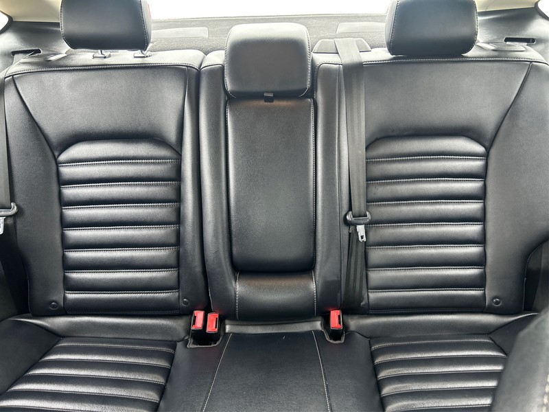 Ford Fusion Vehicle Full-screen Gallery Image 13