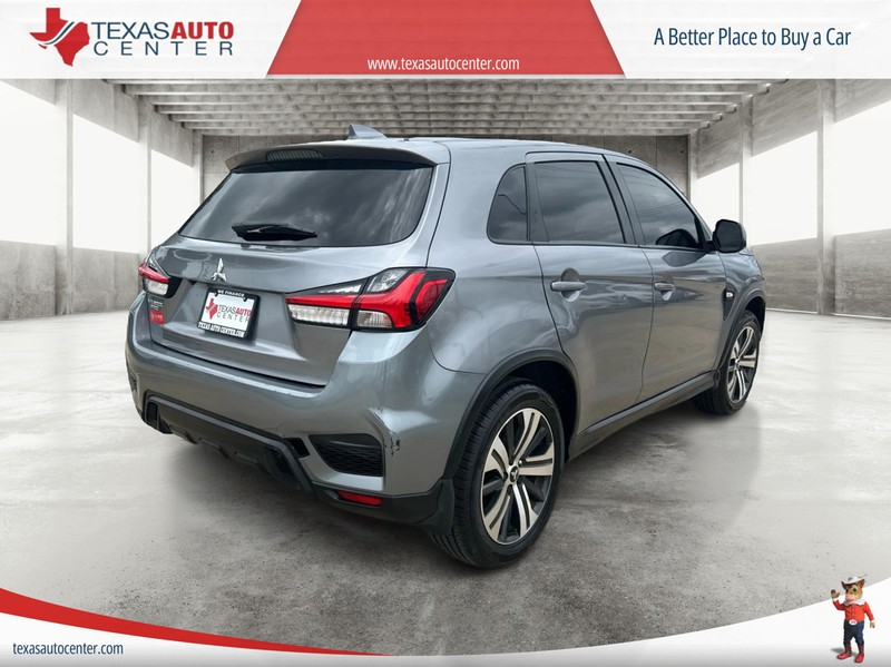 Mitsubishi Outlander Sport Vehicle Full-screen Gallery Image 07