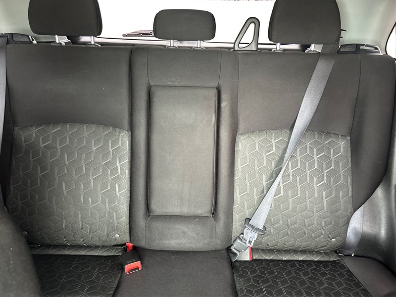 Mitsubishi Outlander Sport Vehicle Full-screen Gallery Image 13