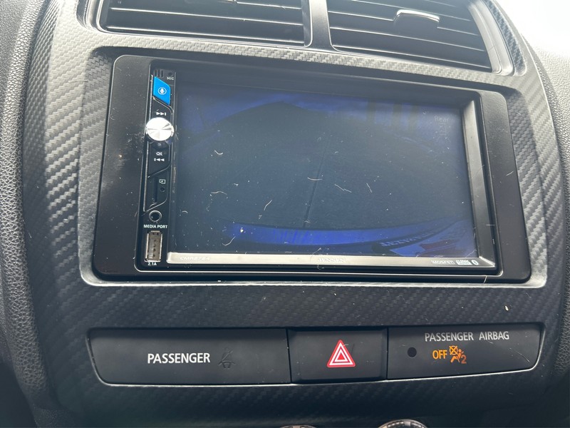 Mitsubishi Outlander Sport Vehicle Full-screen Gallery Image 17