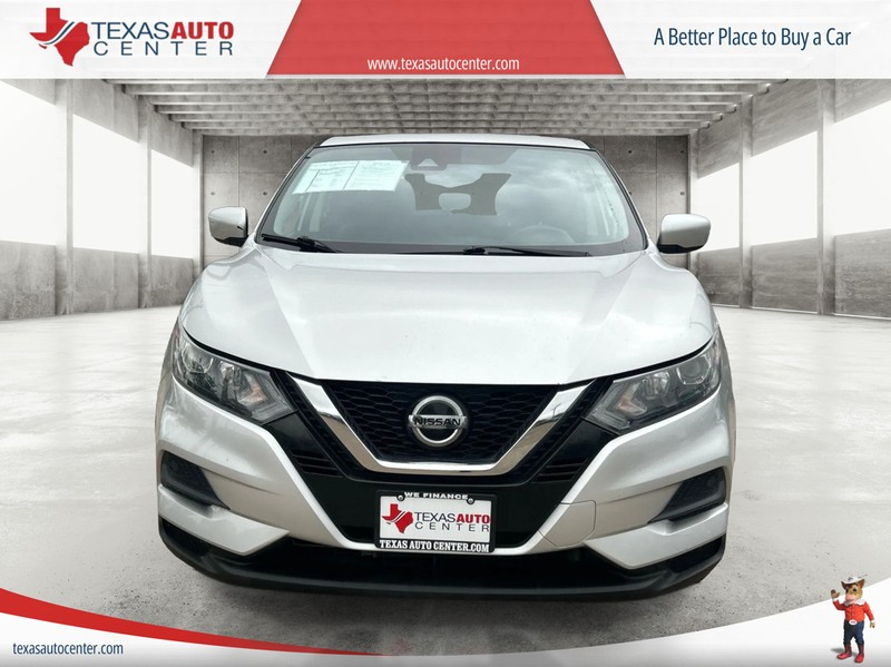 Nissan Rogue Sport Vehicle Full-screen Gallery Image 03