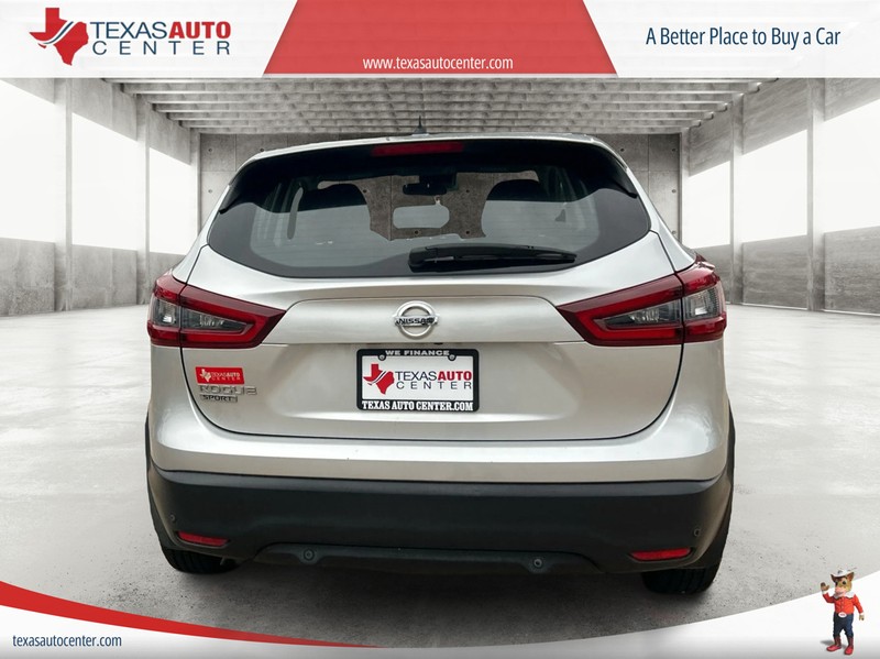 Nissan Rogue Sport Vehicle Full-screen Gallery Image 05