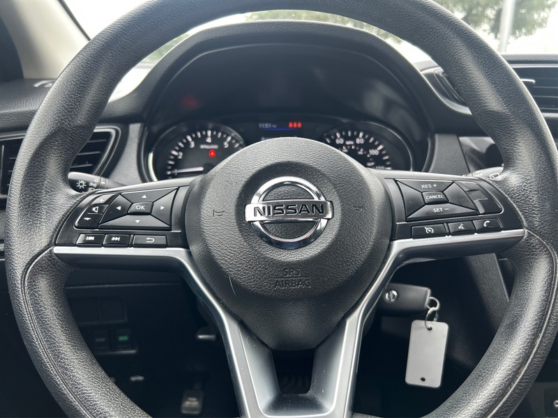 Nissan Rogue Sport Vehicle Full-screen Gallery Image 13