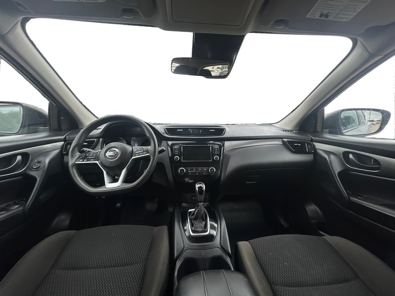 Nissan Rogue Sport Vehicle Full-screen Gallery Image 14