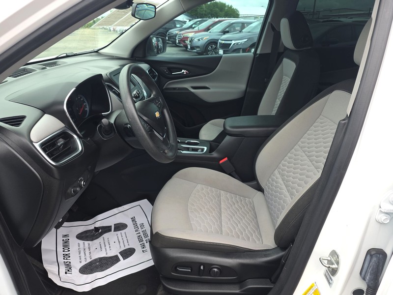 Chevrolet Equinox Vehicle Full-screen Gallery Image 09