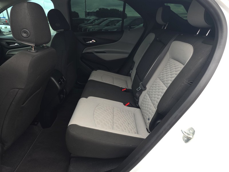 Chevrolet Equinox Vehicle Full-screen Gallery Image 10