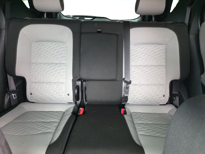 Chevrolet Equinox Vehicle Full-screen Gallery Image 13