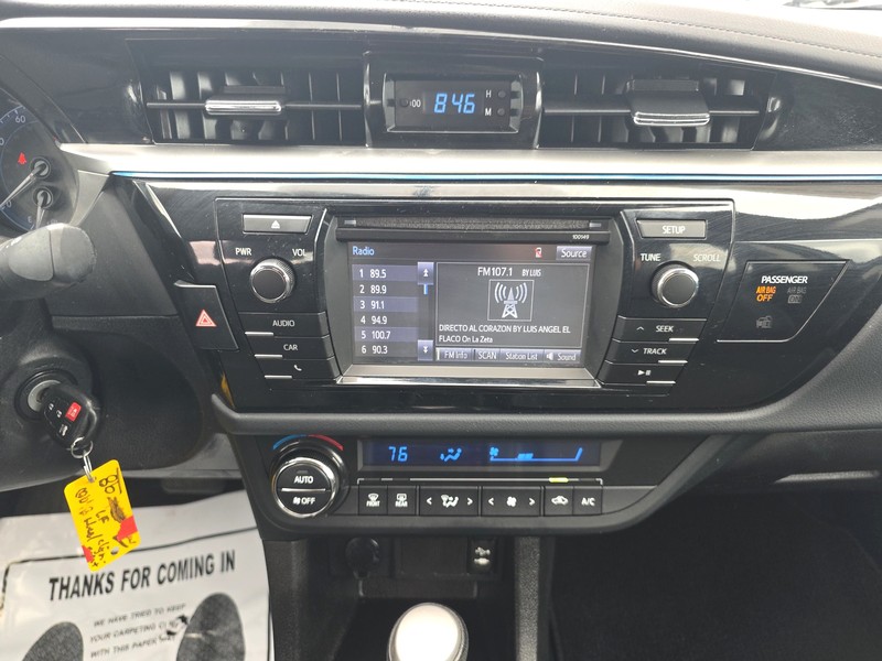 Toyota Corolla Vehicle Full-screen Gallery Image 11