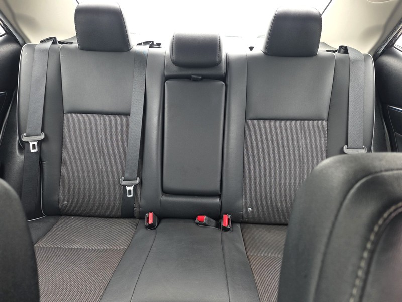 Toyota Corolla Vehicle Full-screen Gallery Image 12