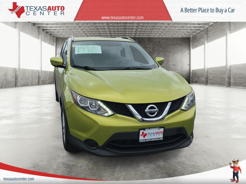 Nissan Rogue Sport Vehicle Full-screen Gallery Image 01