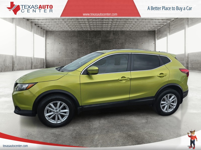 Nissan Rogue Sport Vehicle Full-screen Gallery Image 02
