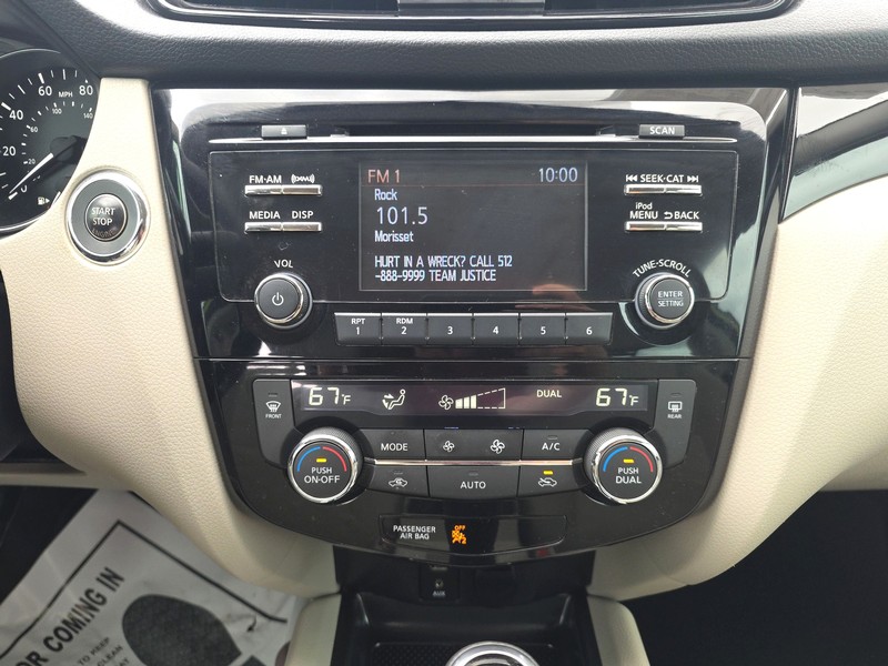 Nissan Rogue Sport Vehicle Full-screen Gallery Image 12